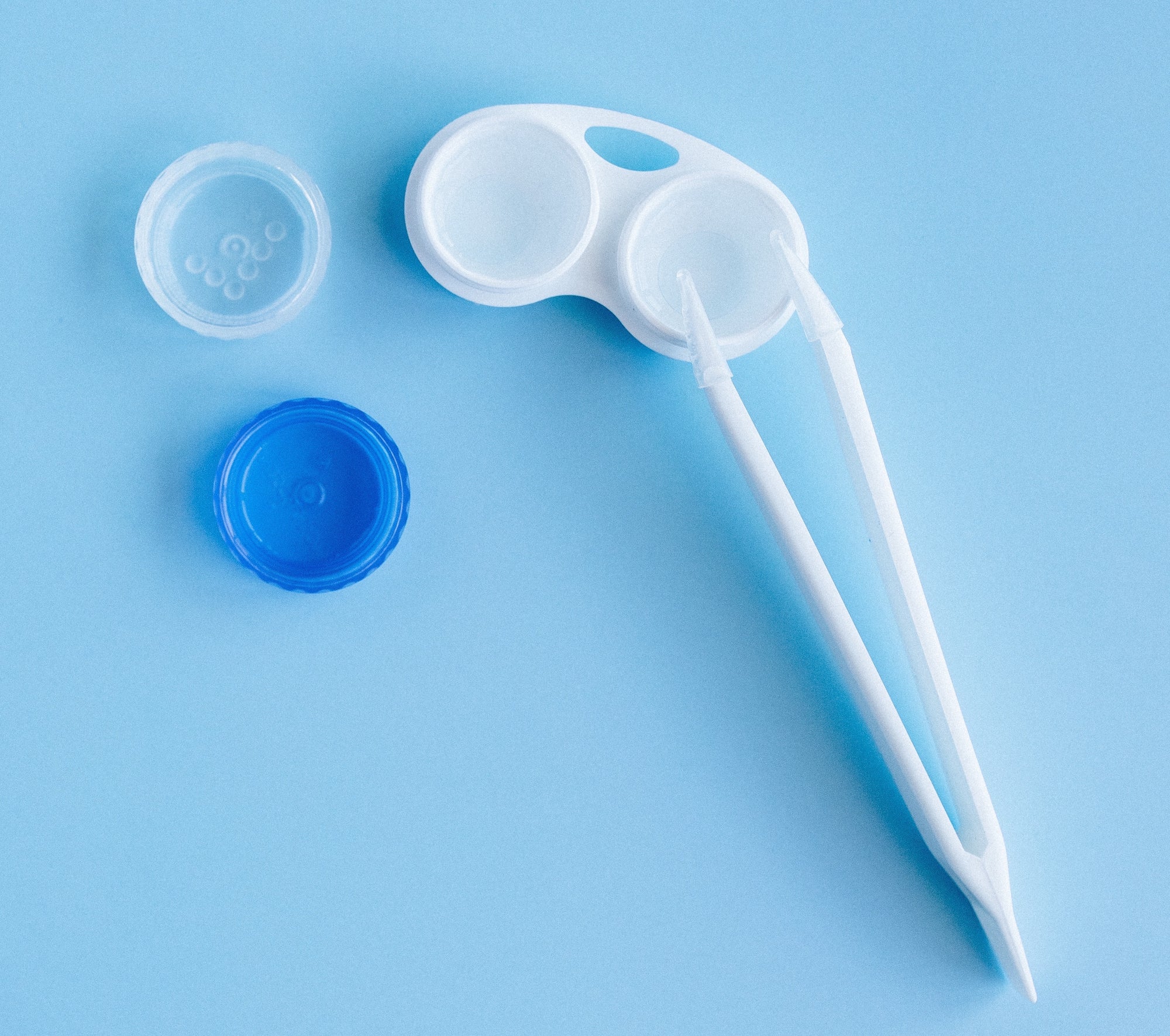 Soft contact lenses found to contain toxic chemicals