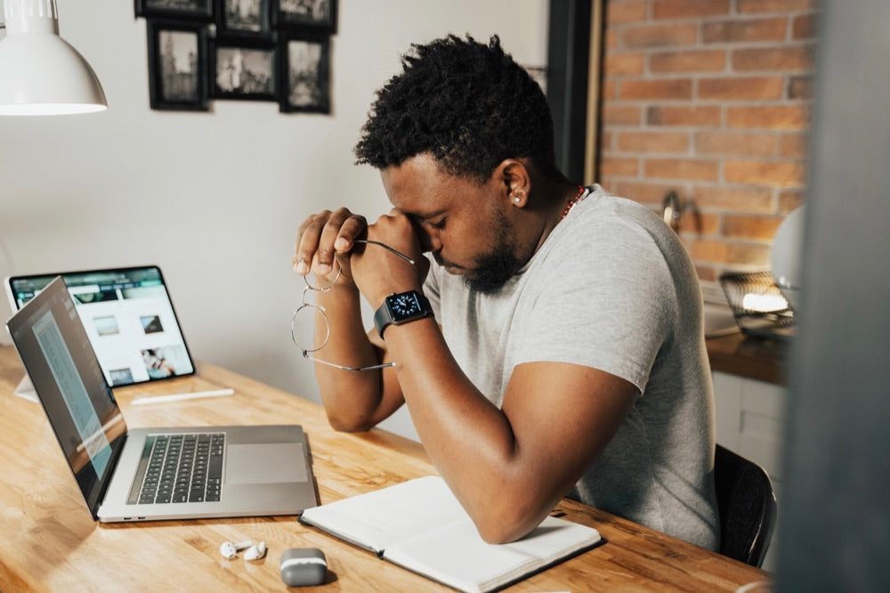 Common causes of eye twitching