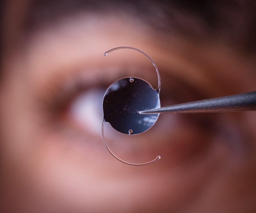 Do blue-light intraocular lenses lower risk of wet AMD?
